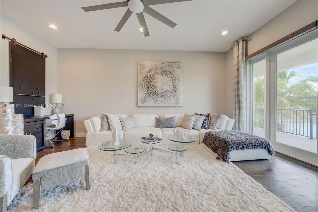 最近租的: $15,495 (5 贝兹, 5 浴室, 4346 平方英尺)