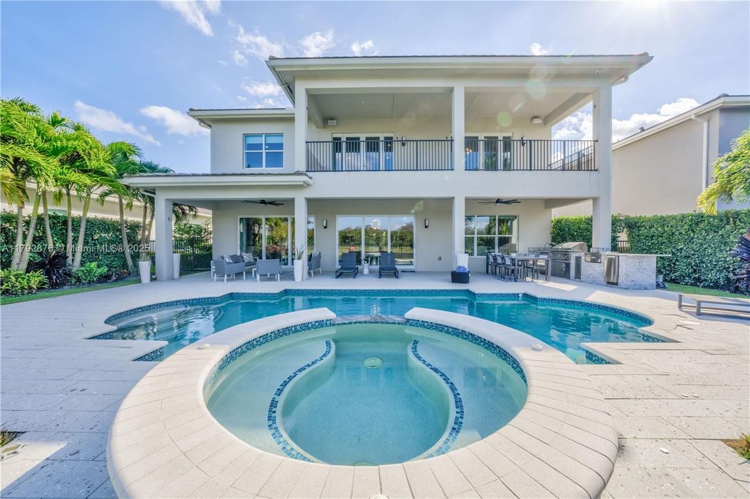 最近租的: $15,495 (5 贝兹, 5 浴室, 4346 平方英尺)