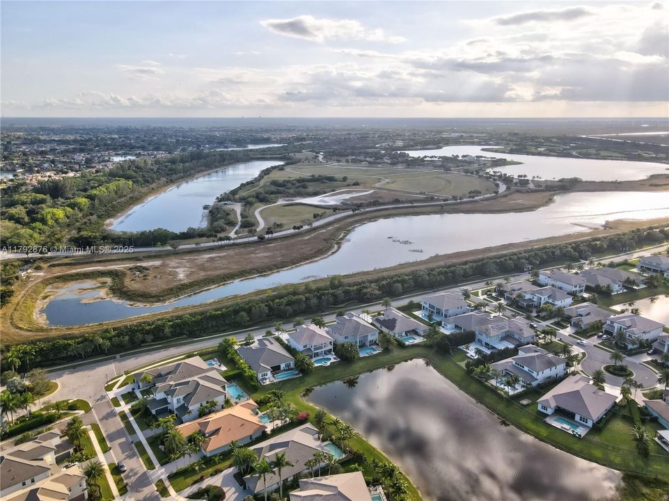 最近租的: $15,495 (5 贝兹, 5 浴室, 4346 平方英尺)