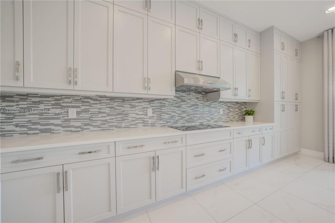 最近租的: $15,495 (5 贝兹, 5 浴室, 4346 平方英尺)