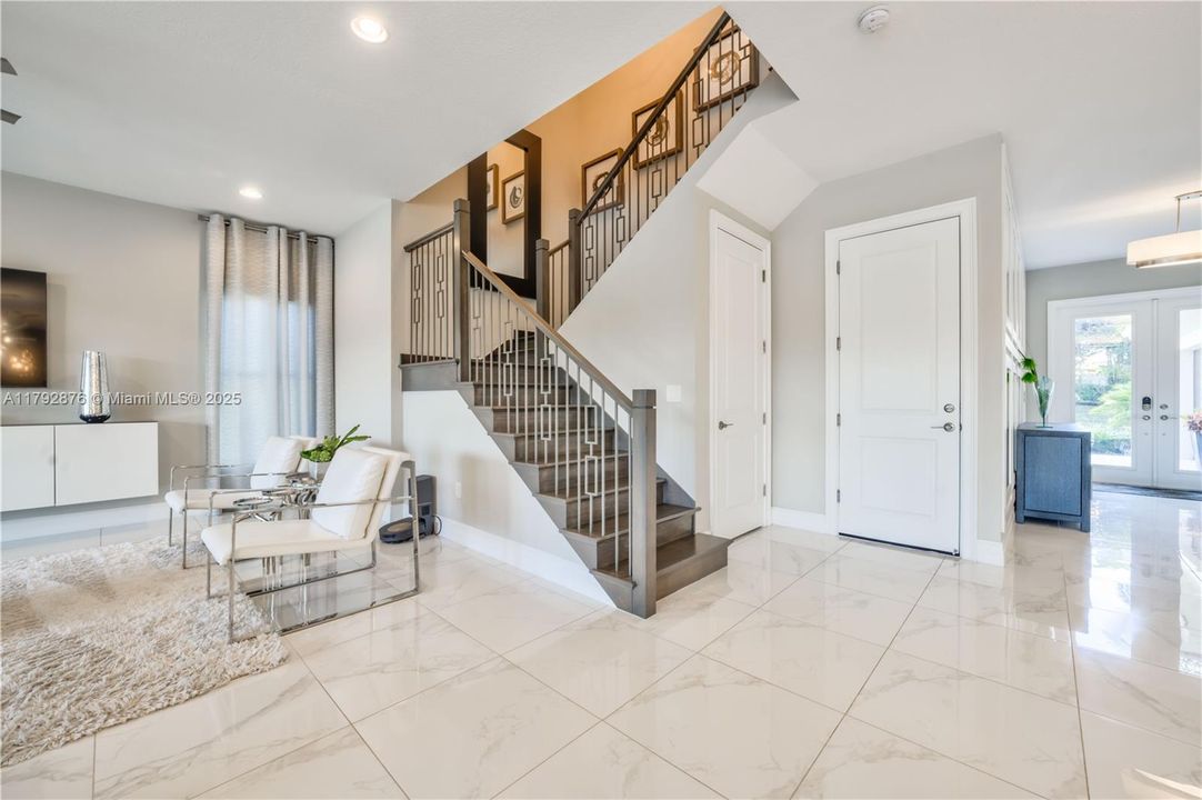 最近租的: $15,495 (5 贝兹, 5 浴室, 4346 平方英尺)