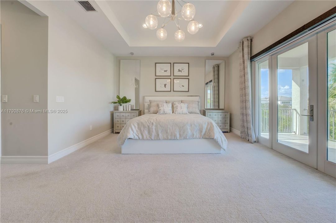 最近租的: $15,495 (5 贝兹, 5 浴室, 4346 平方英尺)