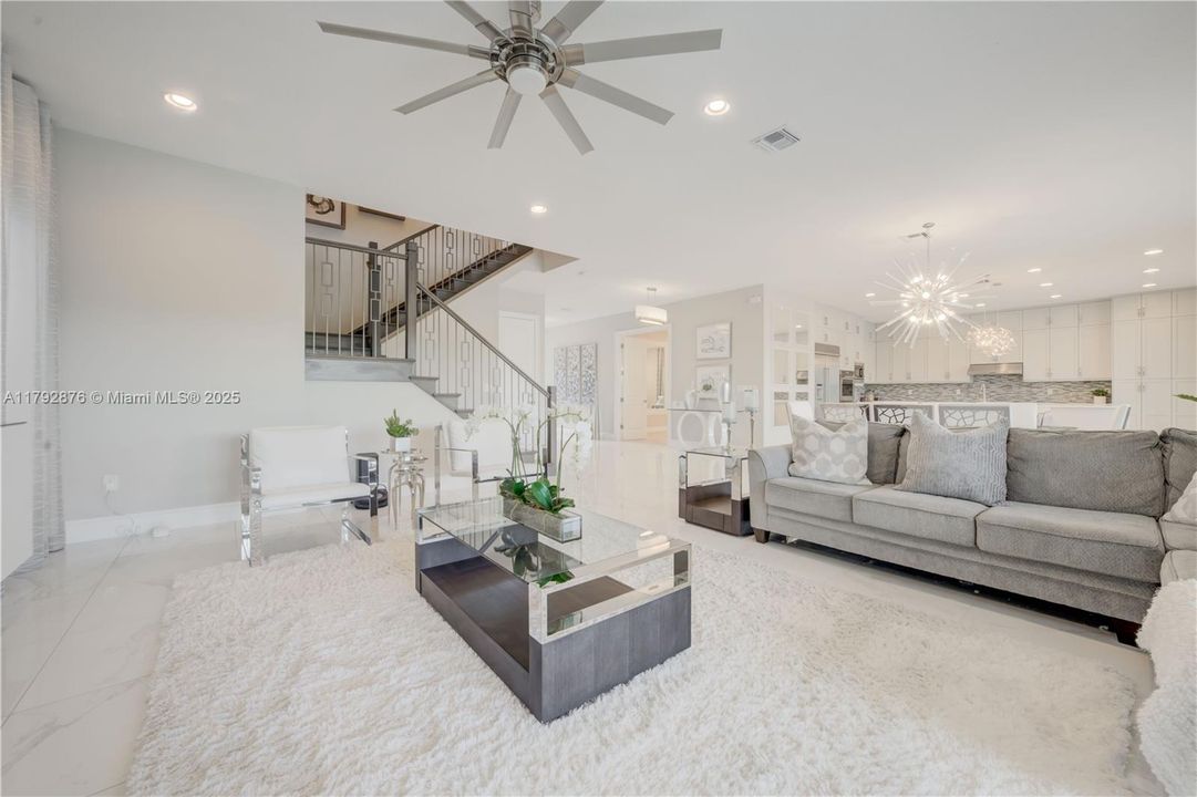 最近租的: $15,495 (5 贝兹, 5 浴室, 4346 平方英尺)