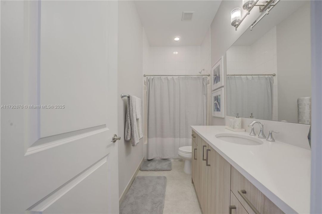 最近租的: $15,495 (5 贝兹, 5 浴室, 4346 平方英尺)