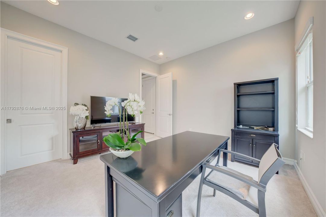 最近租的: $15,495 (5 贝兹, 5 浴室, 4346 平方英尺)