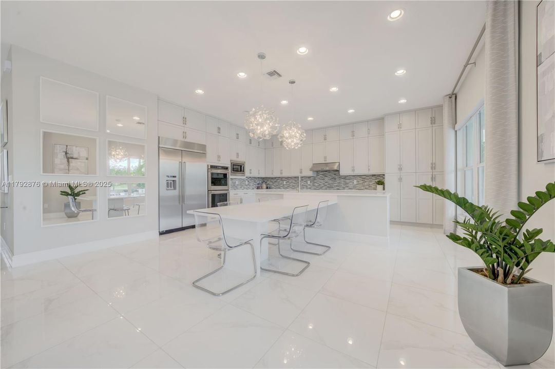 最近租的: $15,495 (5 贝兹, 5 浴室, 4346 平方英尺)