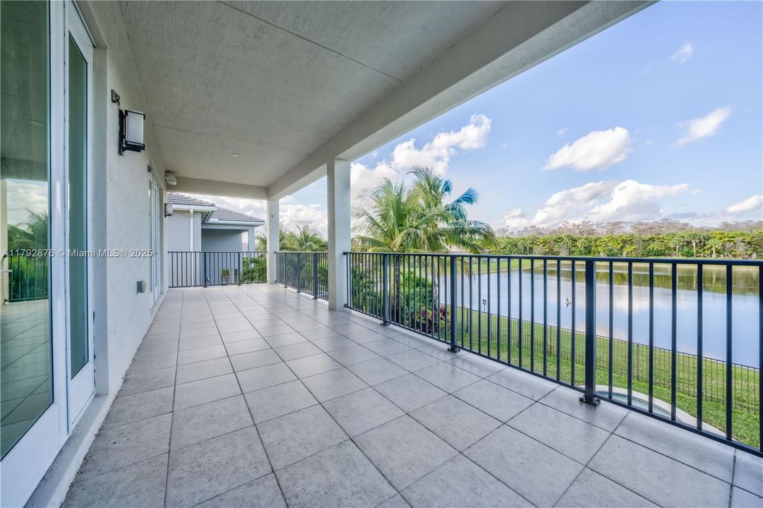 最近租的: $15,495 (5 贝兹, 5 浴室, 4346 平方英尺)