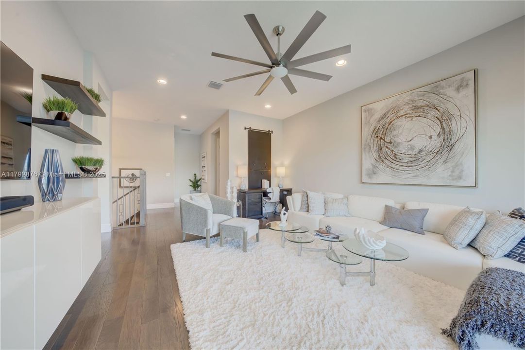 最近租的: $15,495 (5 贝兹, 5 浴室, 4346 平方英尺)