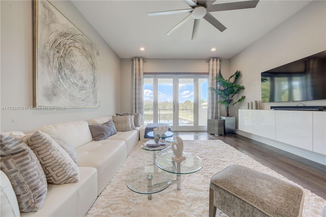 最近租的: $15,495 (5 贝兹, 5 浴室, 4346 平方英尺)