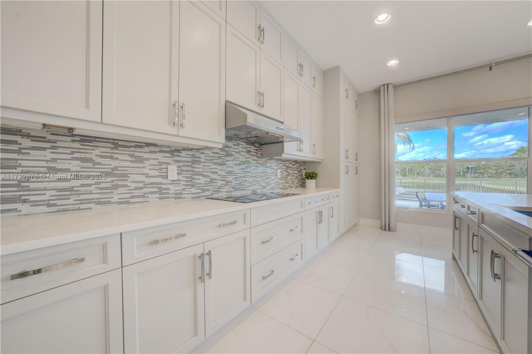 最近租的: $15,495 (5 贝兹, 5 浴室, 4346 平方英尺)