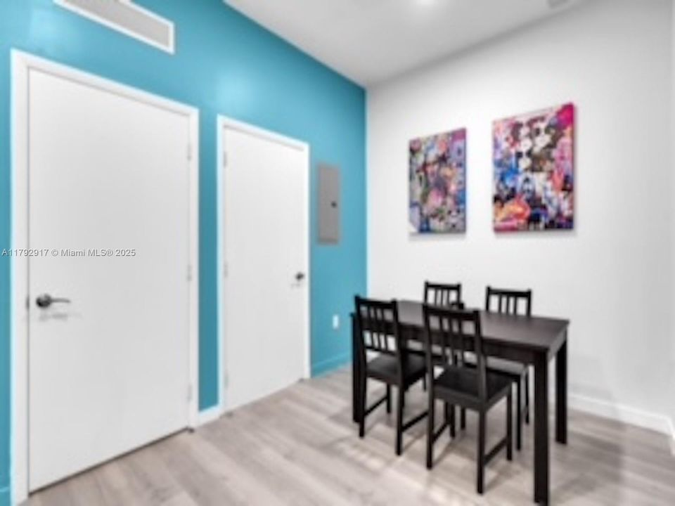 Vendido Recientemente: $340,000 (1 camas, 1 baños, 440 Pies cuadrados)