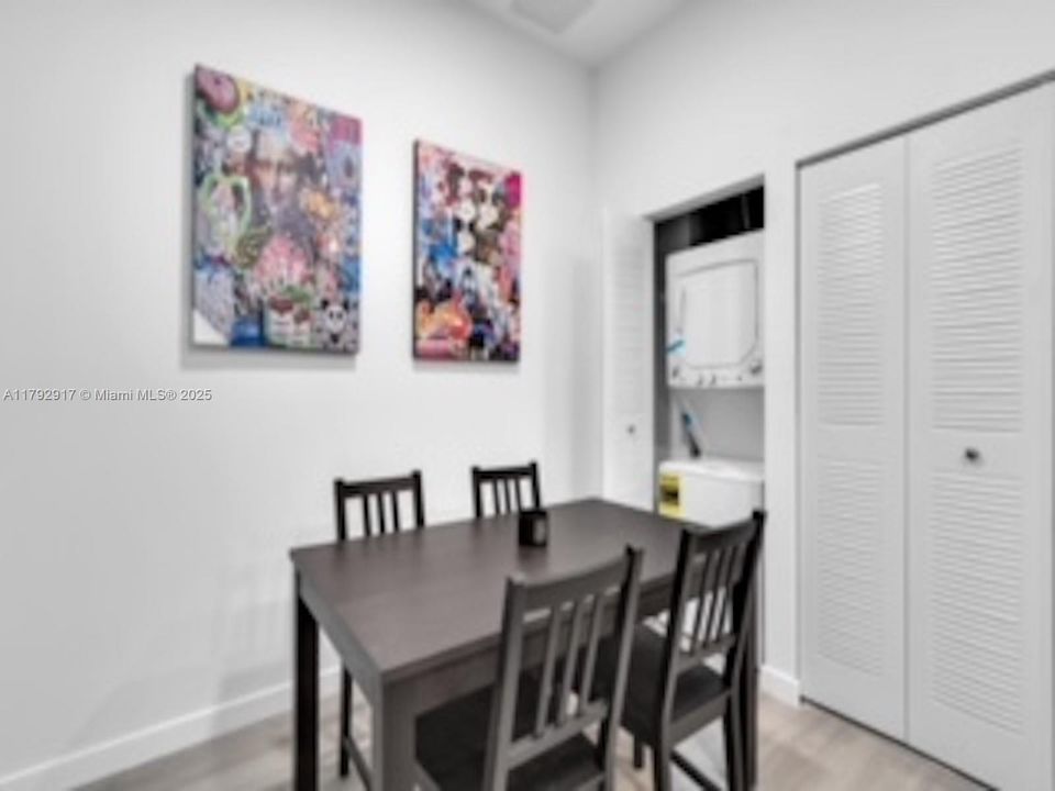 Vendido Recientemente: $340,000 (1 camas, 1 baños, 440 Pies cuadrados)