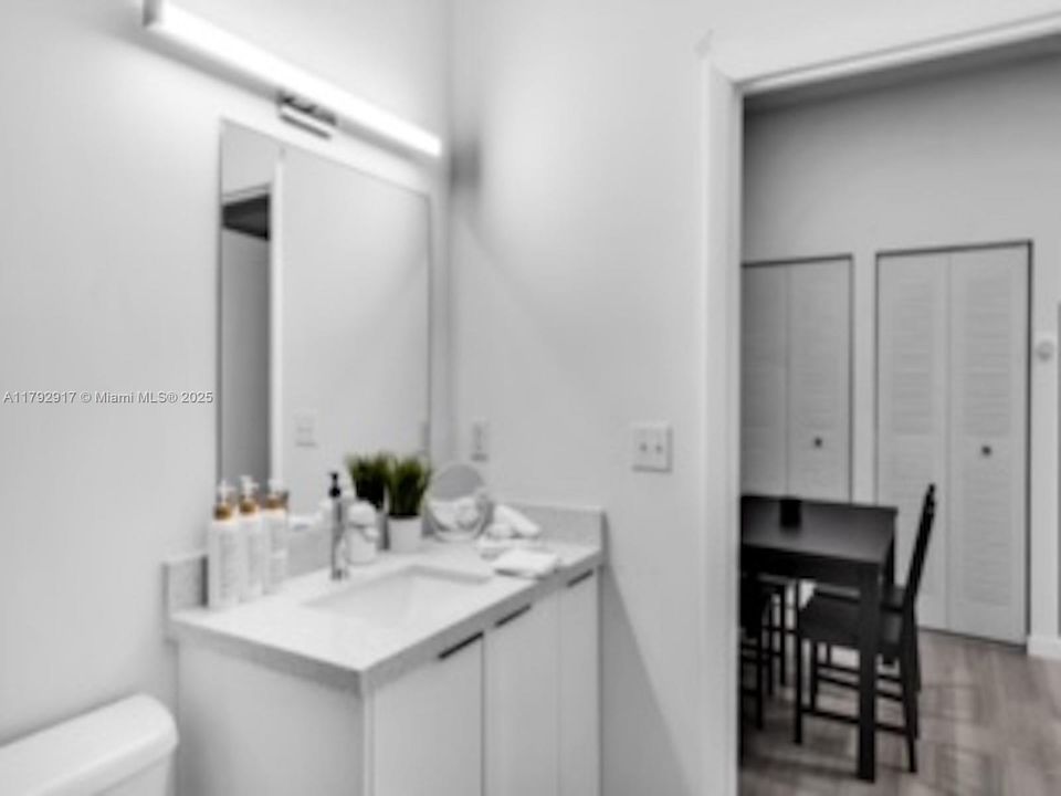 Vendido Recientemente: $340,000 (1 camas, 1 baños, 440 Pies cuadrados)