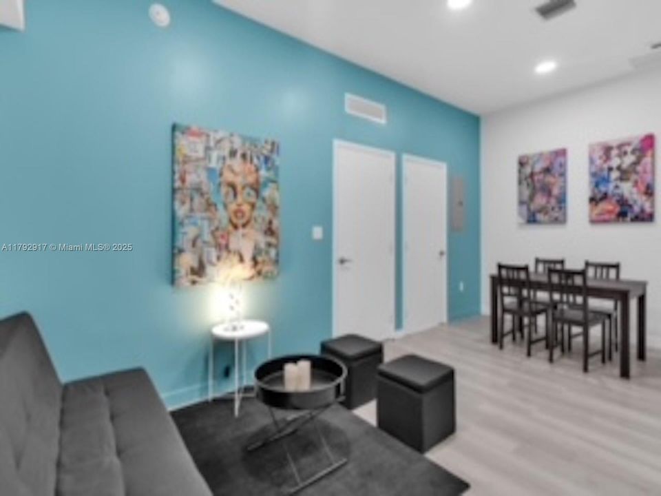 Vendido Recientemente: $340,000 (1 camas, 1 baños, 440 Pies cuadrados)