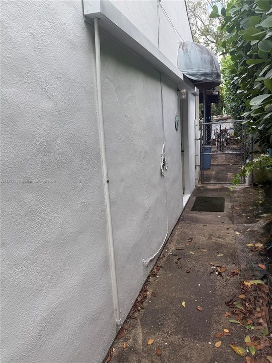 Private Entrance to Guest Quarters