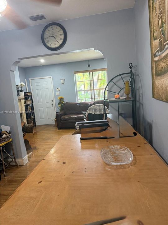 最近售出: $987,500 (2 贝兹, 1 浴室, 1194 平方英尺)