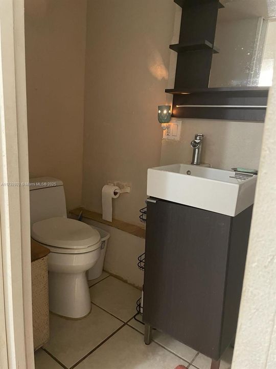 最近售出: $987,500 (2 贝兹, 1 浴室, 1194 平方英尺)