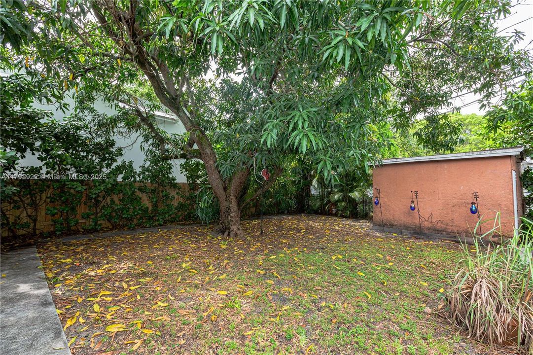 最近售出: $987,500 (2 贝兹, 1 浴室, 1194 平方英尺)