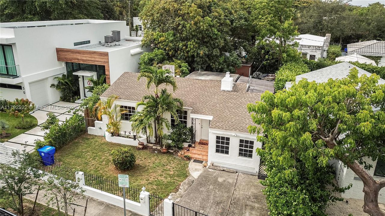 最近售出: $987,500 (2 贝兹, 1 浴室, 1194 平方英尺)