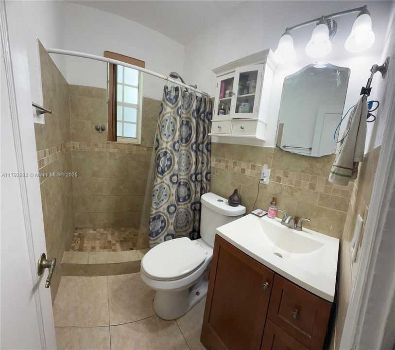 最近售出: $987,500 (2 贝兹, 1 浴室, 1194 平方英尺)