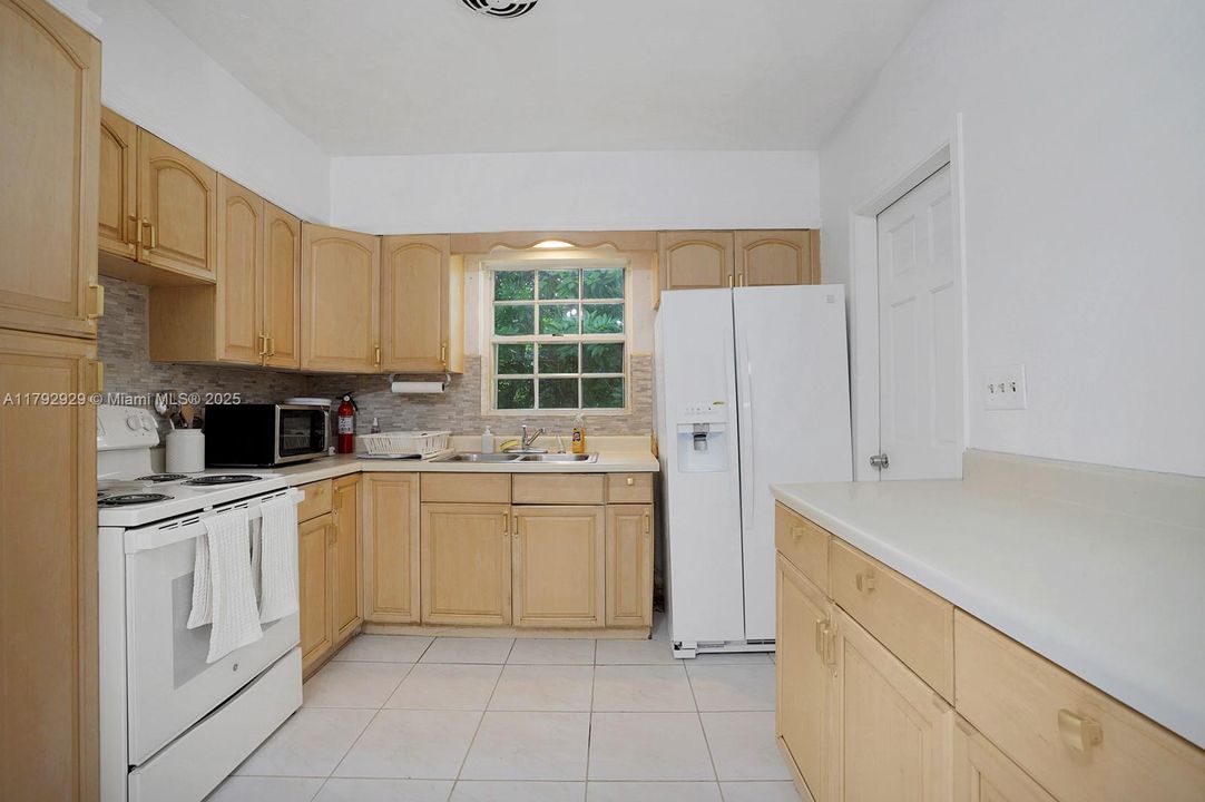 Recently Sold: $1,025,000 (3 beds, 2 baths, 1476 Square Feet)