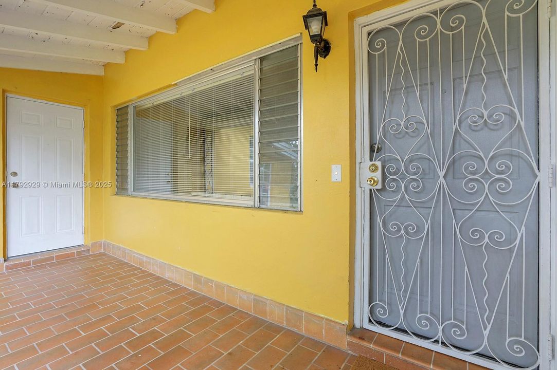 Recently Sold: $1,025,000 (3 beds, 2 baths, 1476 Square Feet)