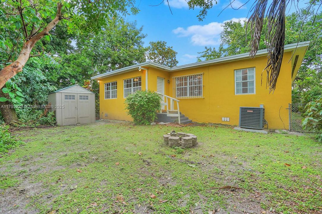 Recently Sold: $1,025,000 (3 beds, 2 baths, 1476 Square Feet)