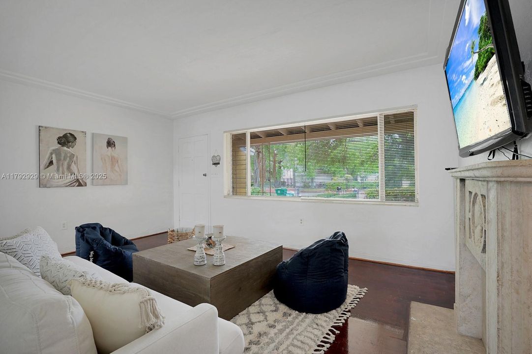 Recently Sold: $1,025,000 (3 beds, 2 baths, 1476 Square Feet)