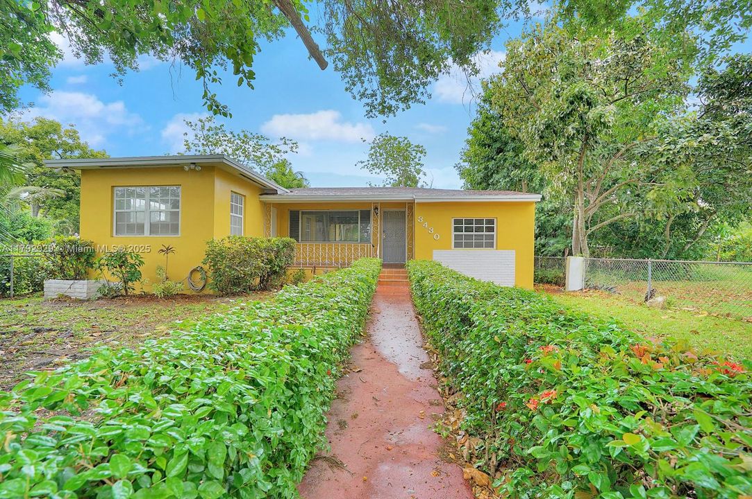 Recently Sold: $1,025,000 (3 beds, 2 baths, 1476 Square Feet)