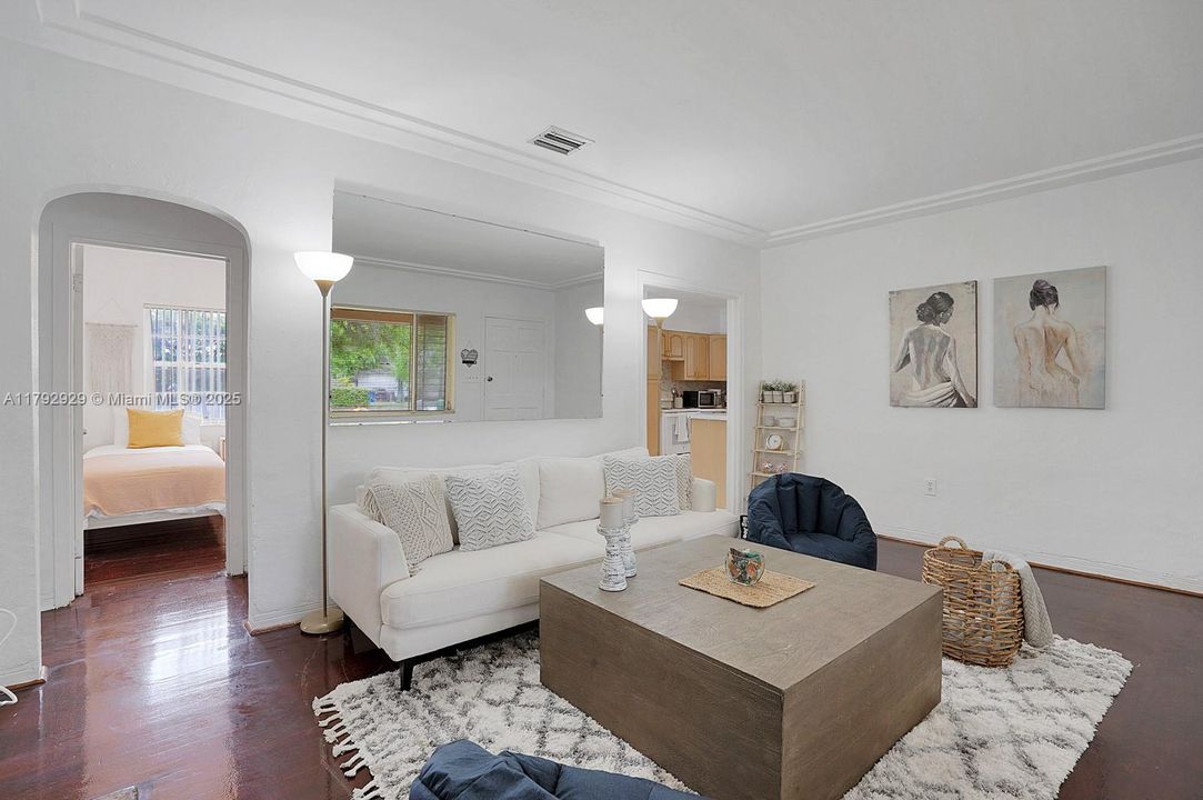 Recently Sold: $1,025,000 (3 beds, 2 baths, 1476 Square Feet)