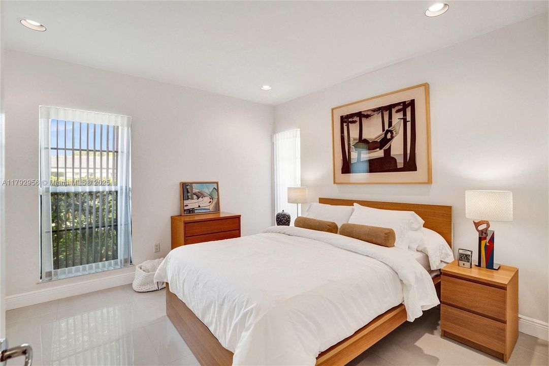 Recently Sold: $1,199,000 (3 beds, 2 baths, 2162 Square Feet)