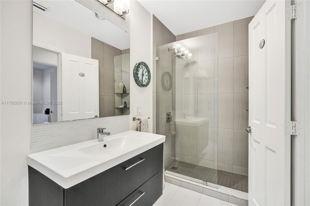 Recently Sold: $1,199,000 (3 beds, 2 baths, 2162 Square Feet)