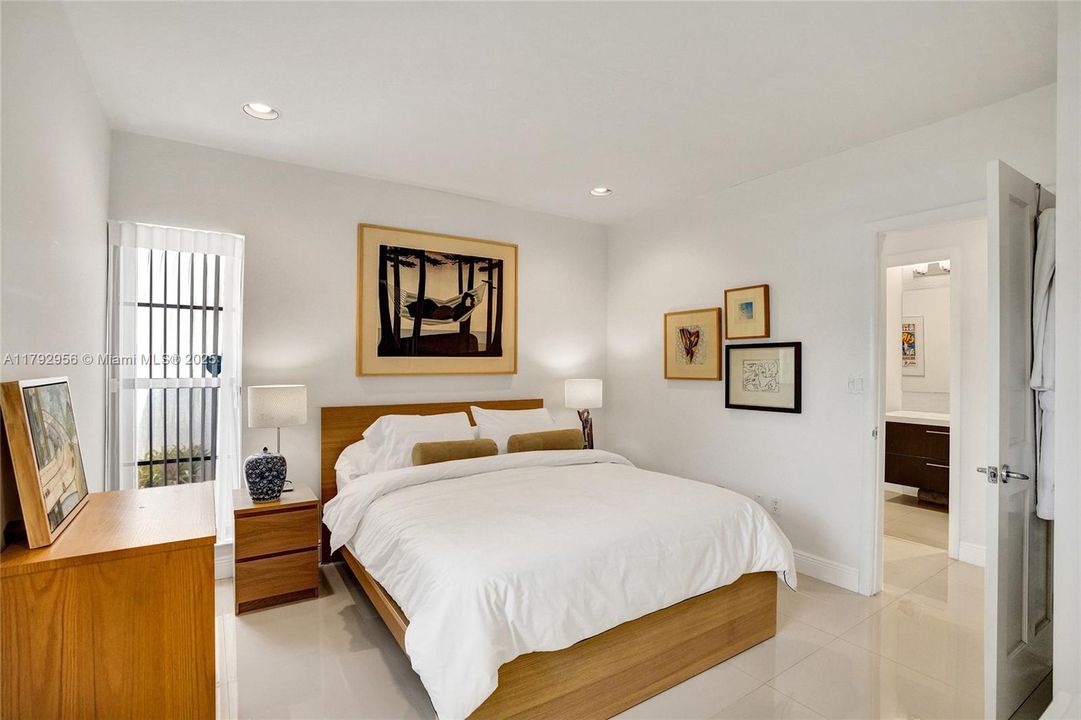 Recently Sold: $1,199,000 (3 beds, 2 baths, 2162 Square Feet)