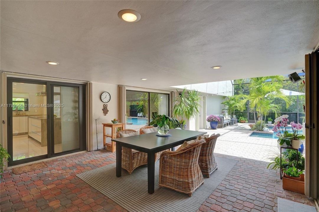 Recently Sold: $1,199,000 (3 beds, 2 baths, 2162 Square Feet)