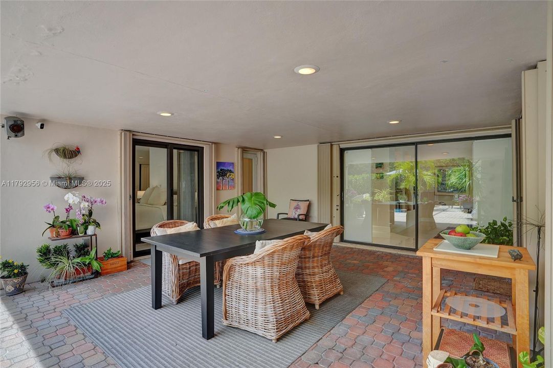 Recently Sold: $1,199,000 (3 beds, 2 baths, 2162 Square Feet)