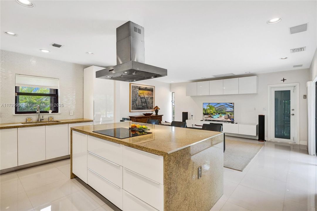 Recently Sold: $1,199,000 (3 beds, 2 baths, 2162 Square Feet)