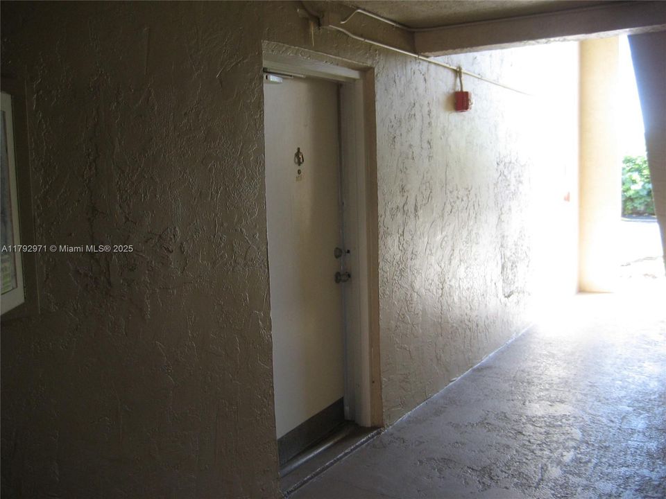 Недавно арендовано: $2,400 (2 спален, 1 ванн, 840 Квадратных фут)