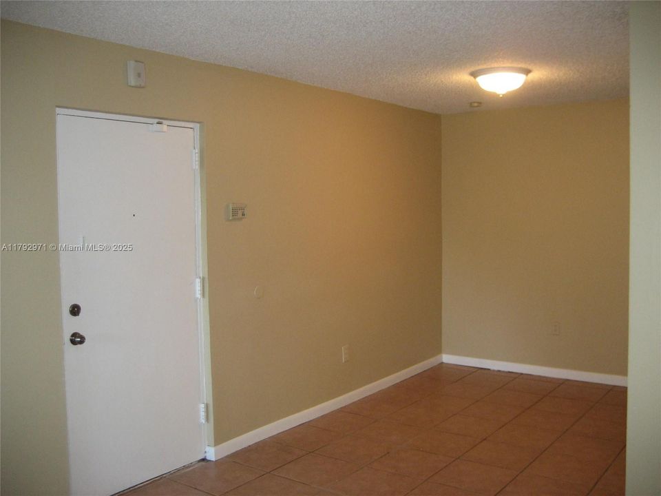 Недавно арендовано: $2,400 (2 спален, 1 ванн, 840 Квадратных фут)