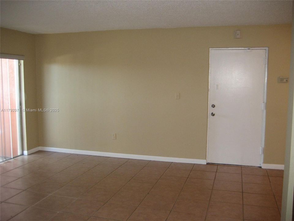 Недавно арендовано: $2,400 (2 спален, 1 ванн, 840 Квадратных фут)