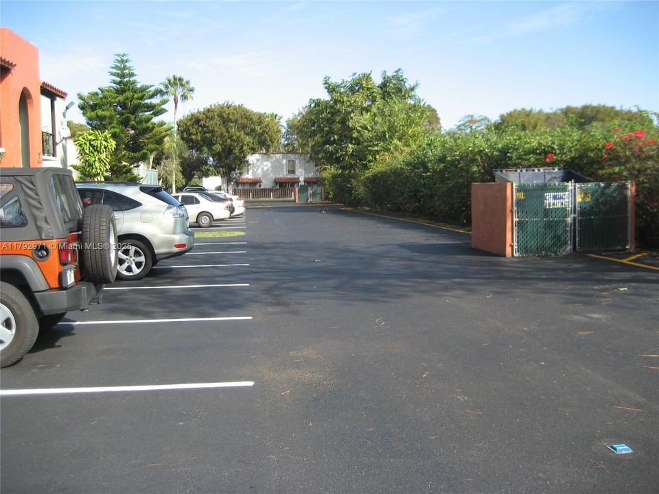 Недавно арендовано: $2,400 (2 спален, 1 ванн, 840 Квадратных фут)