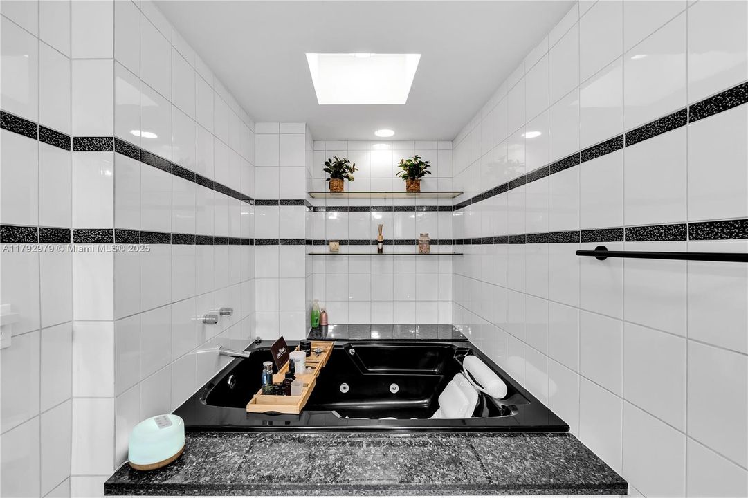 Недавно продано: $1,350,000 (3 спален, 2 ванн, 1955 Квадратных фут)