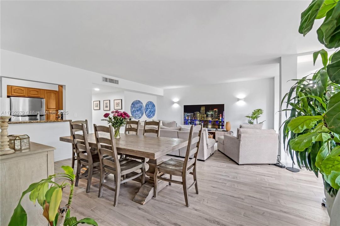 Недавно продано: $1,350,000 (3 спален, 2 ванн, 1955 Квадратных фут)