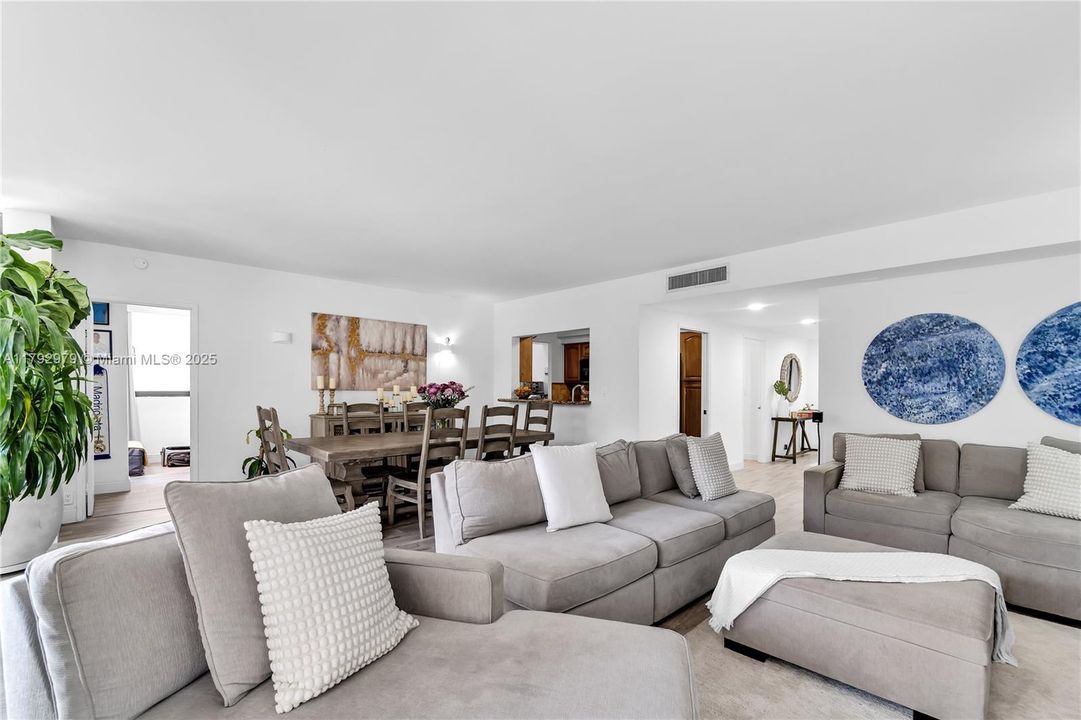 Недавно продано: $1,350,000 (3 спален, 2 ванн, 1955 Квадратных фут)