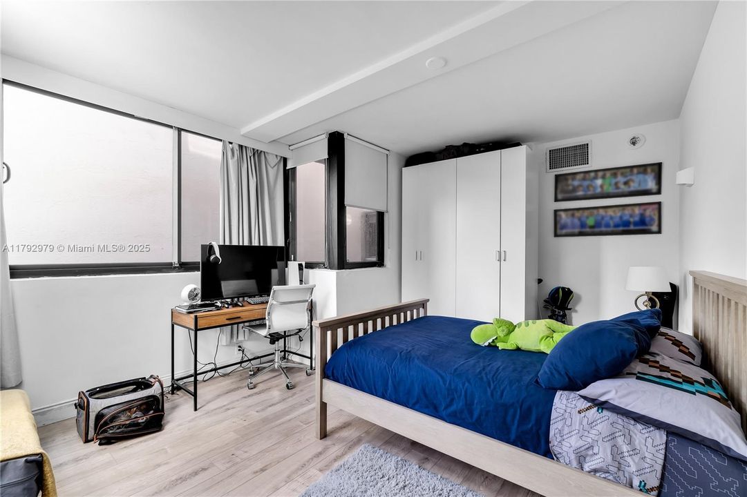 Недавно продано: $1,350,000 (3 спален, 2 ванн, 1955 Квадратных фут)