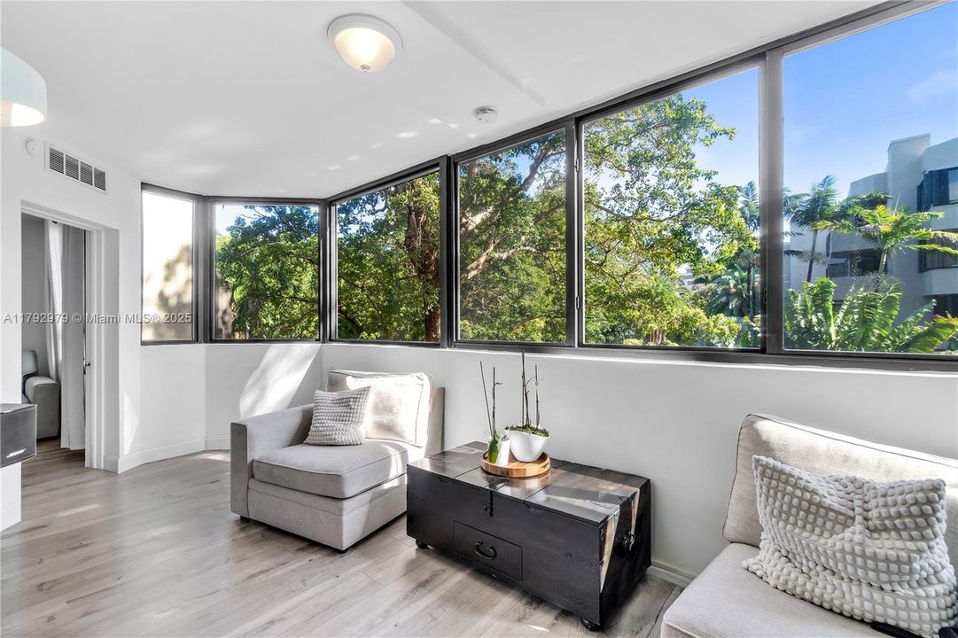 Недавно продано: $1,350,000 (3 спален, 2 ванн, 1955 Квадратных фут)