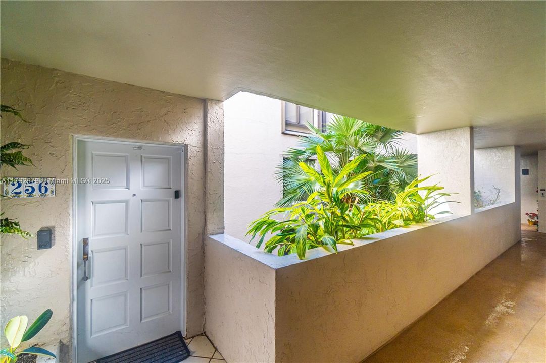 Недавно продано: $1,350,000 (3 спален, 2 ванн, 1955 Квадратных фут)