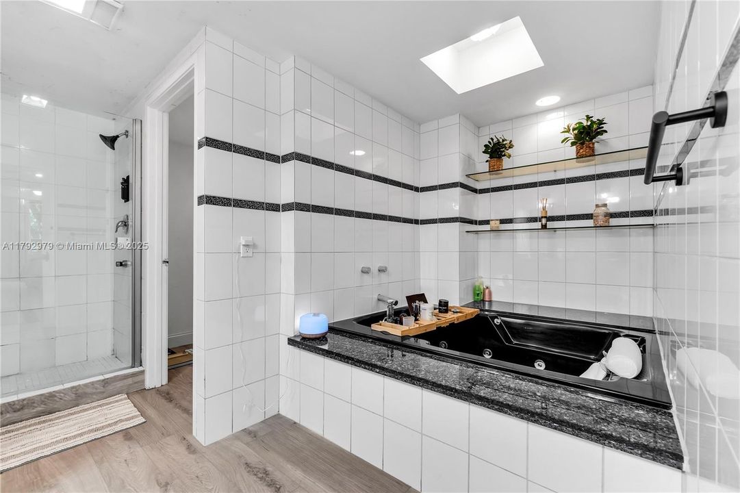 Недавно продано: $1,350,000 (3 спален, 2 ванн, 1955 Квадратных фут)