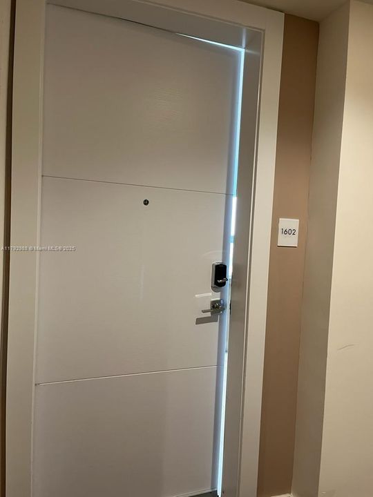 最近租的: $3,300 (2 贝兹, 2 浴室, 1026 平方英尺)