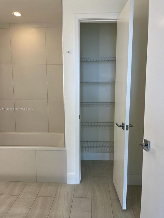 最近租的: $3,300 (2 贝兹, 2 浴室, 1026 平方英尺)