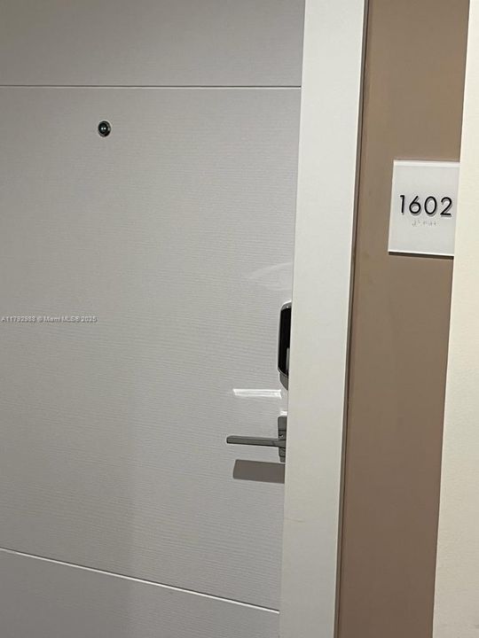 最近租的: $3,300 (2 贝兹, 2 浴室, 1026 平方英尺)